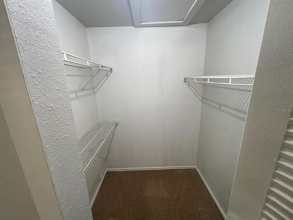 For Rent: $1,250 (1 beds, 1 baths, 696 Square Feet)