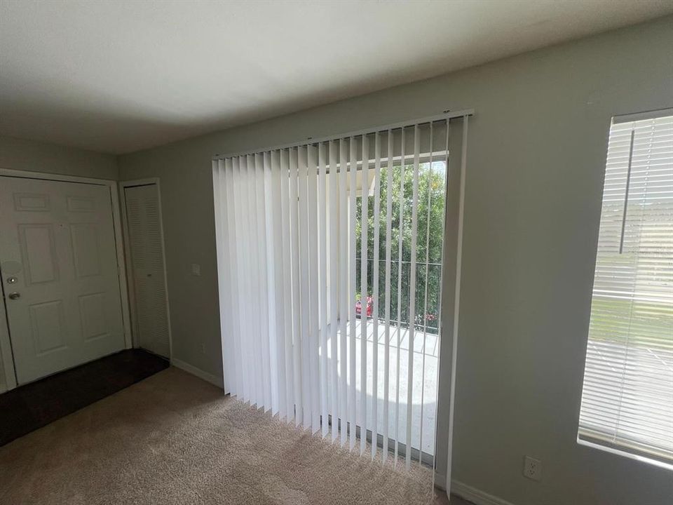 For Rent: $1,250 (1 beds, 1 baths, 696 Square Feet)