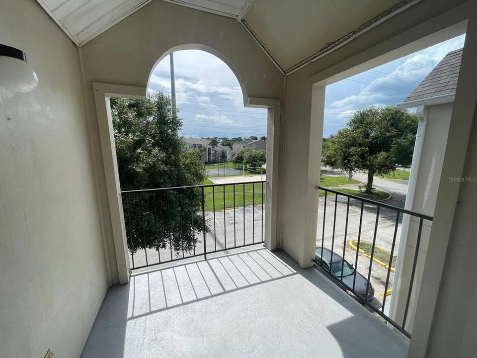 For Rent: $1,250 (1 beds, 1 baths, 696 Square Feet)