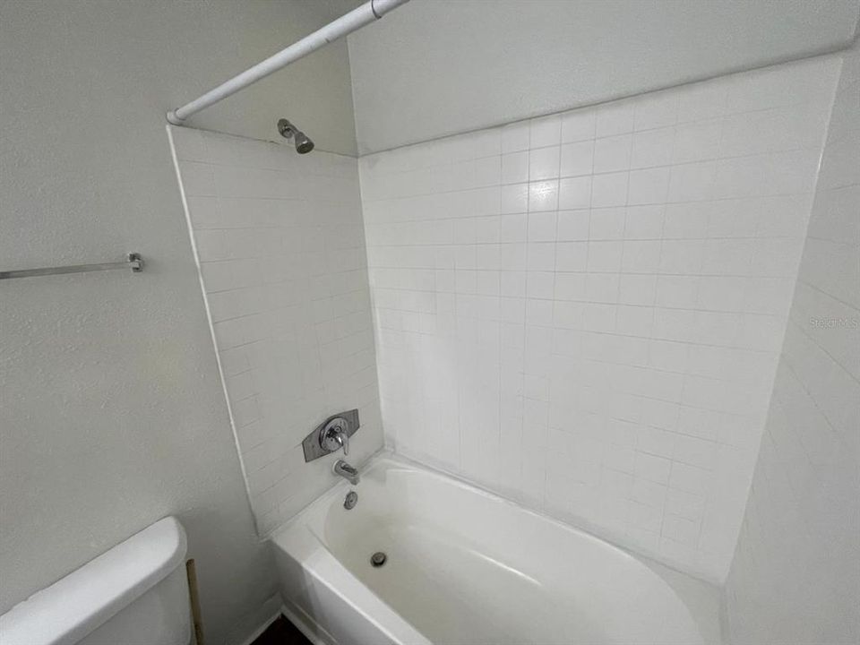 For Rent: $1,250 (1 beds, 1 baths, 696 Square Feet)