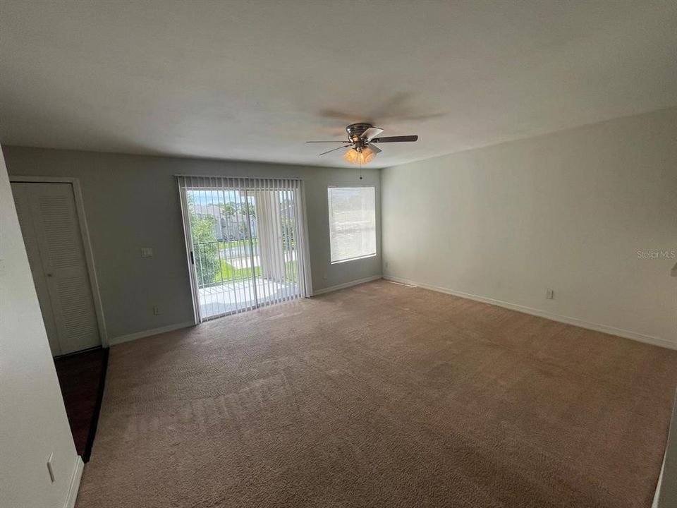 For Rent: $1,250 (1 beds, 1 baths, 696 Square Feet)