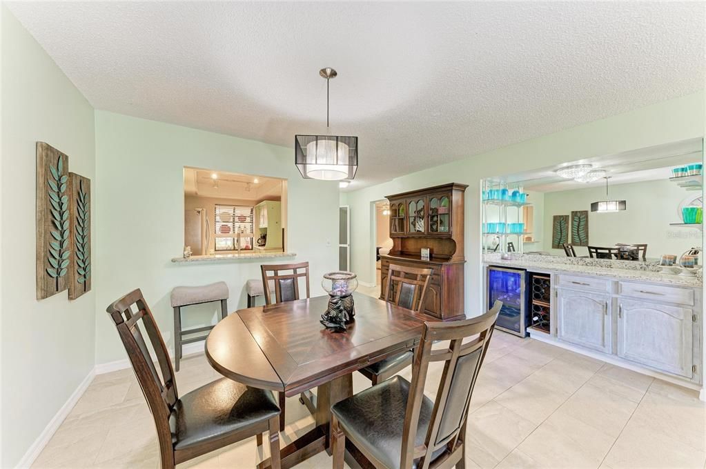 For Sale: $169,900 (2 beds, 2 baths, 1100 Square Feet)
