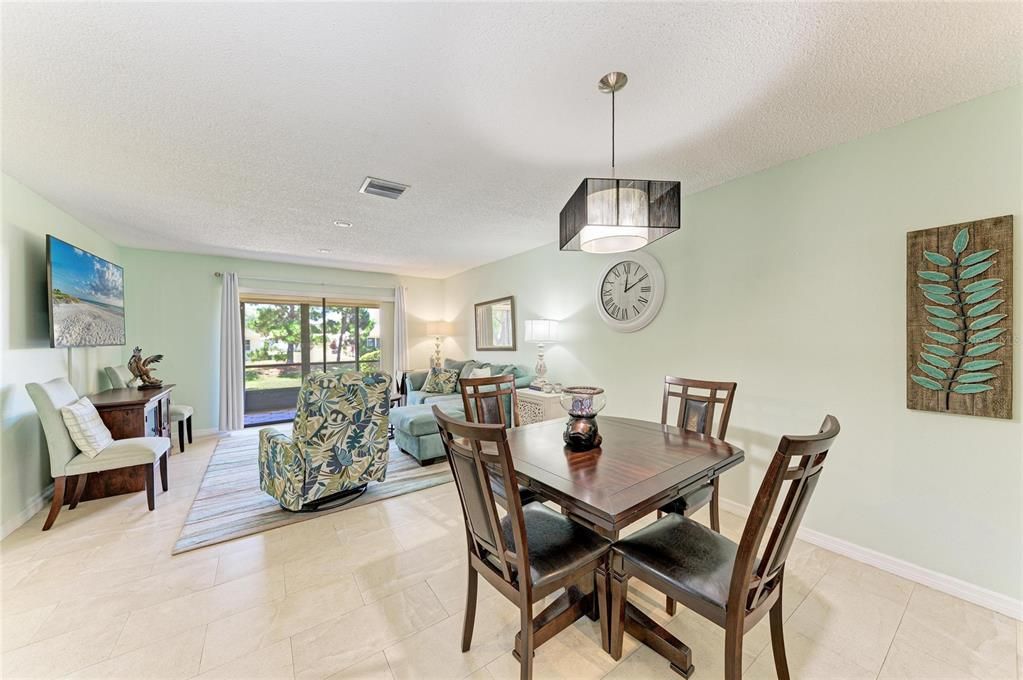 For Sale: $169,900 (2 beds, 2 baths, 1100 Square Feet)