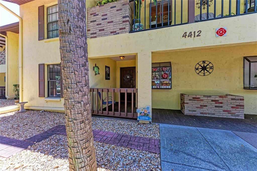 For Sale: $169,900 (2 beds, 2 baths, 1100 Square Feet)