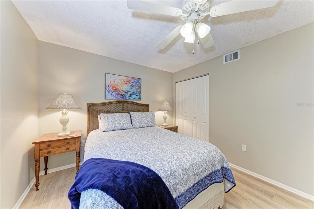 For Sale: $169,900 (2 beds, 2 baths, 1100 Square Feet)