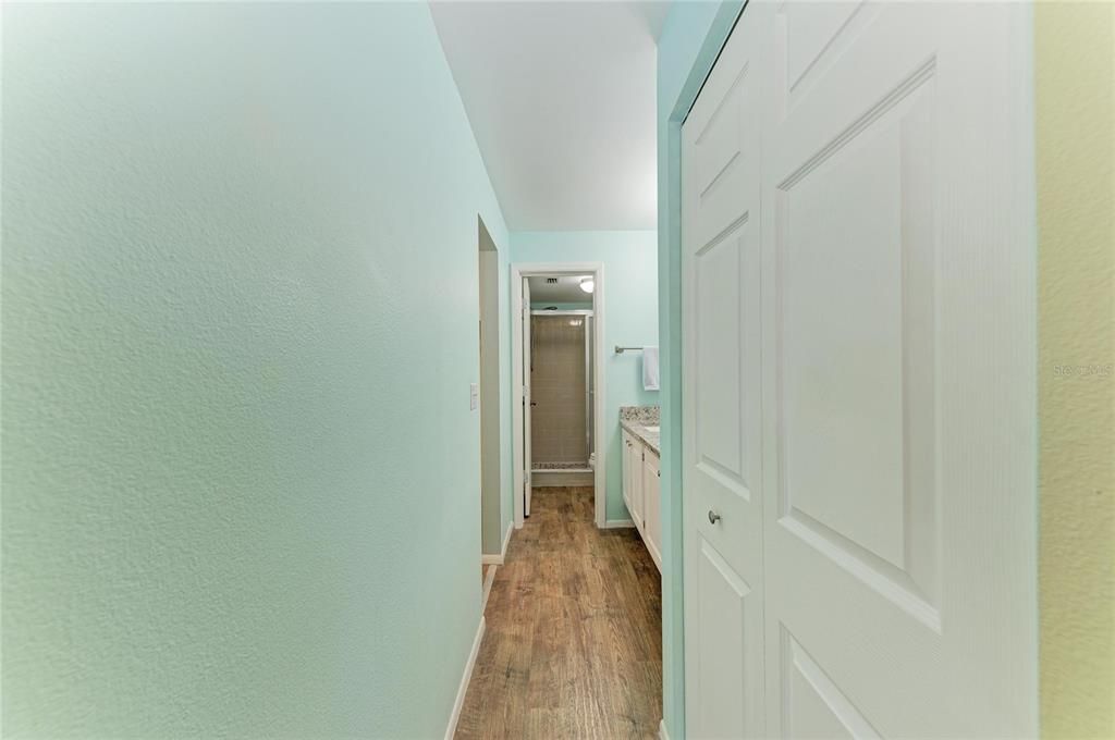 For Sale: $169,900 (2 beds, 2 baths, 1100 Square Feet)