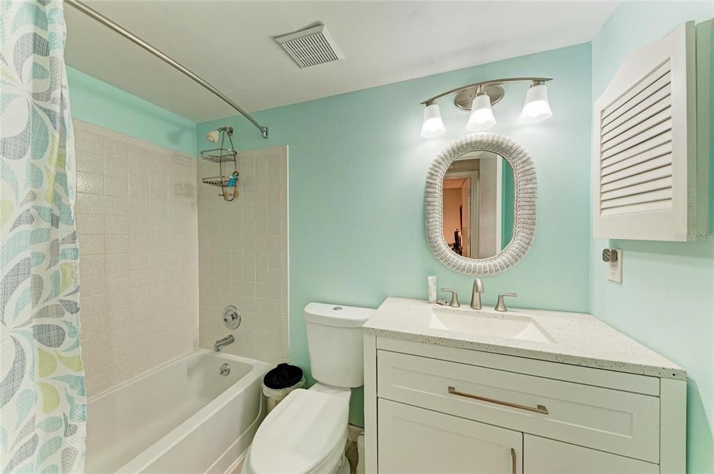 For Sale: $169,900 (2 beds, 2 baths, 1100 Square Feet)