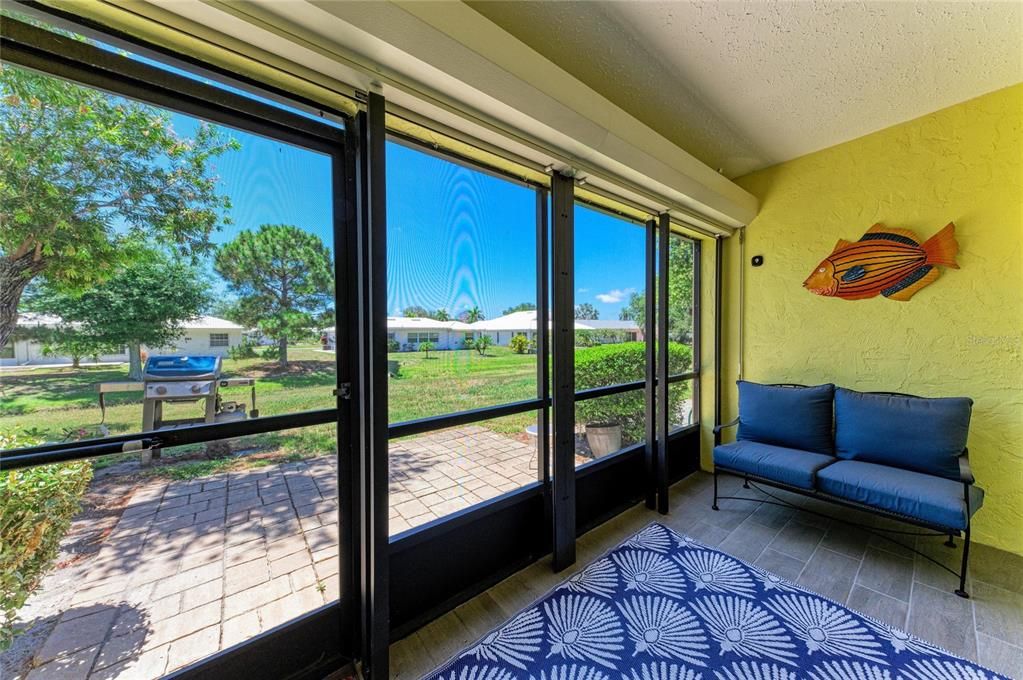 For Sale: $169,900 (2 beds, 2 baths, 1100 Square Feet)
