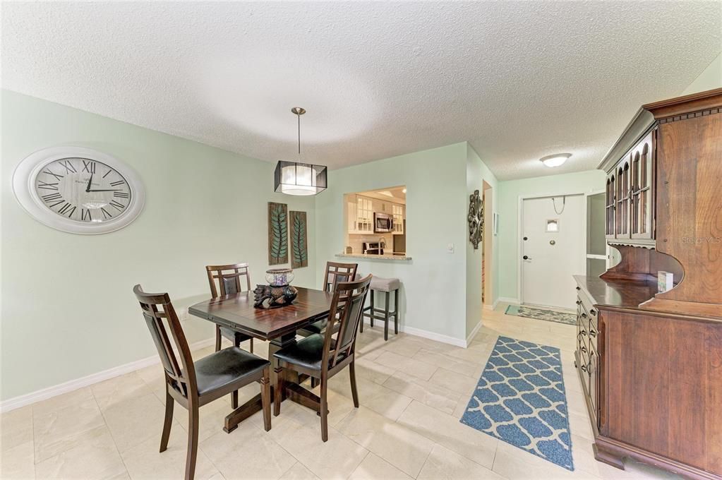 For Sale: $169,900 (2 beds, 2 baths, 1100 Square Feet)