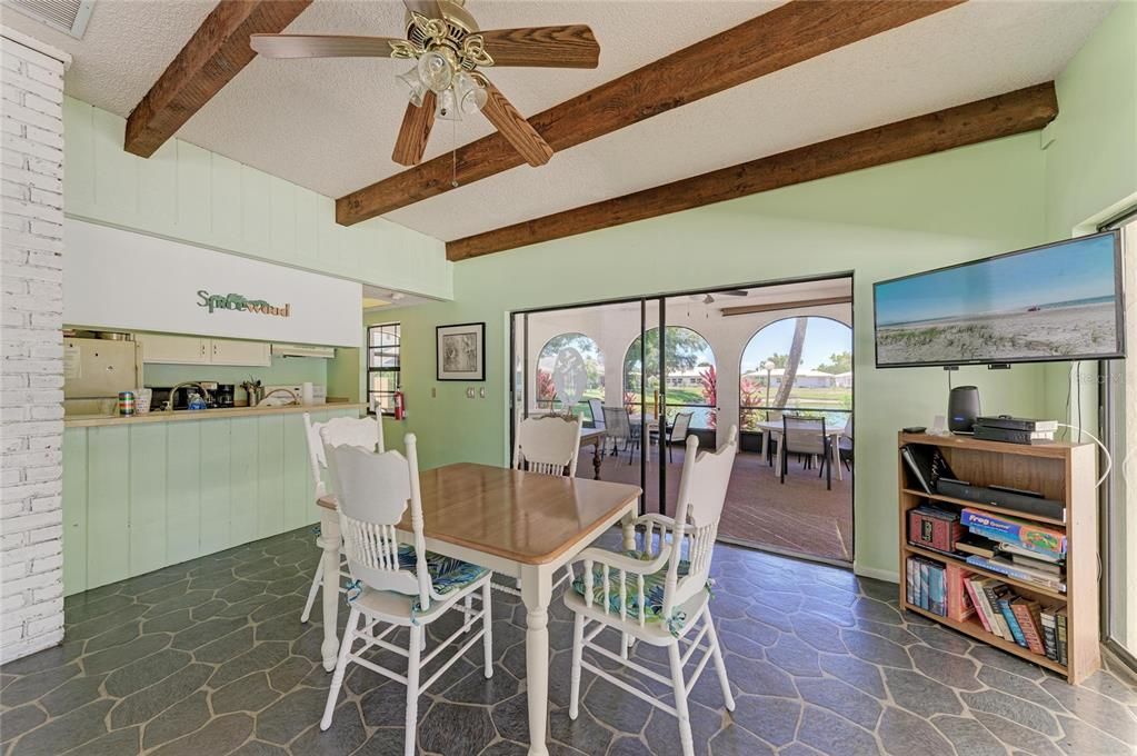 For Sale: $169,900 (2 beds, 2 baths, 1100 Square Feet)