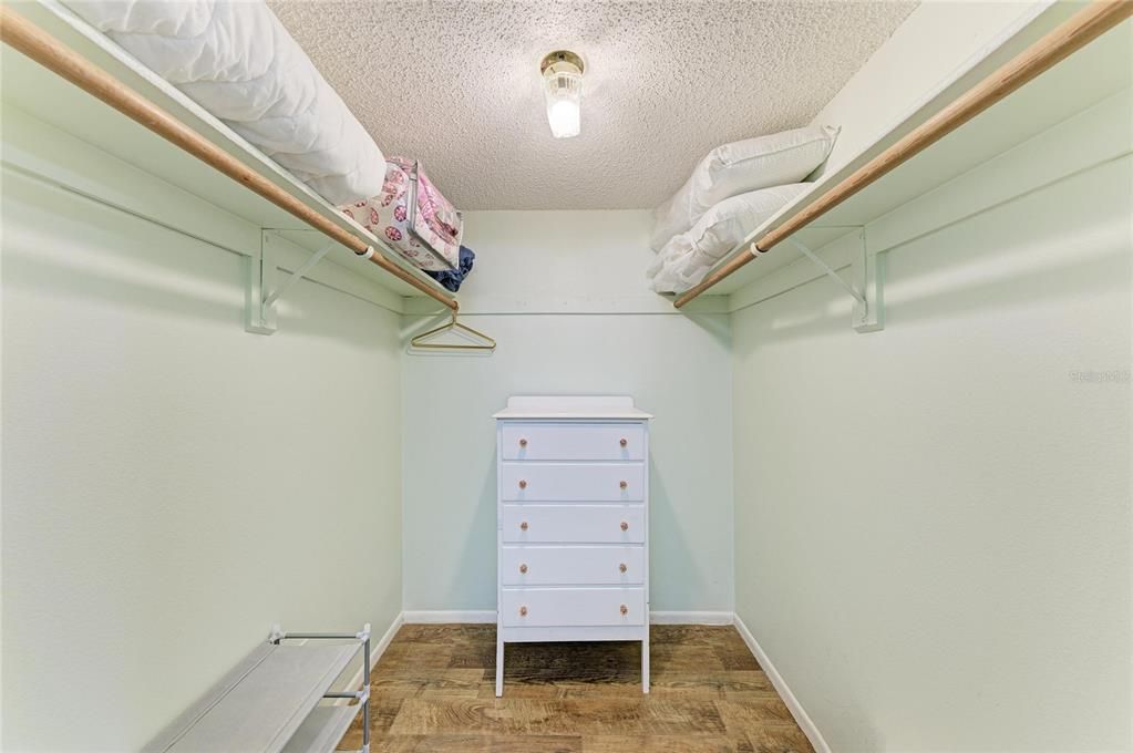 For Sale: $169,900 (2 beds, 2 baths, 1100 Square Feet)