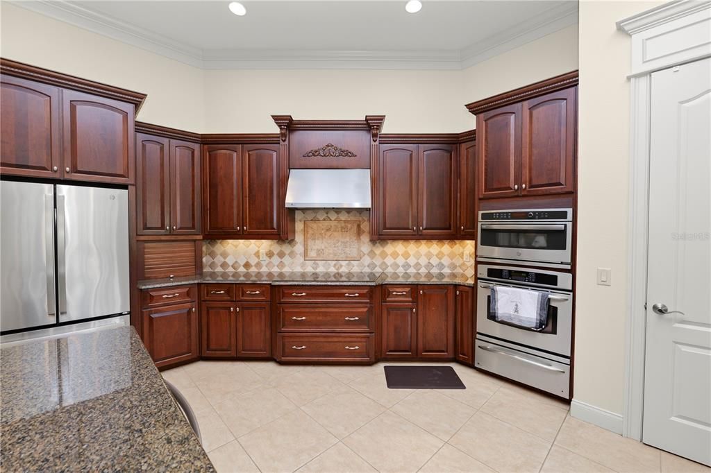For Sale: $689,900 (4 beds, 3 baths, 3199 Square Feet)