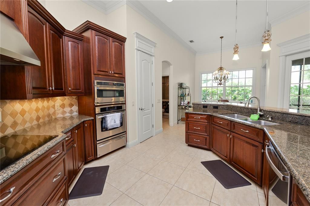 For Sale: $689,900 (4 beds, 3 baths, 3199 Square Feet)