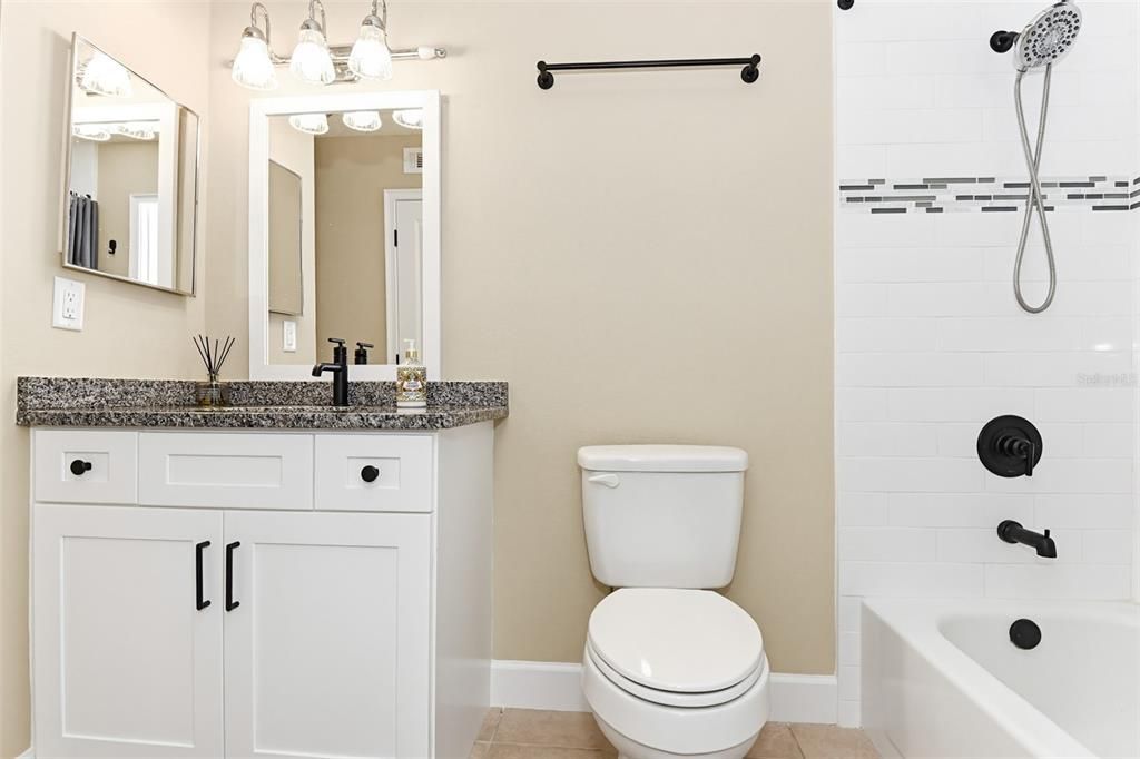 For Sale: $145,000 (2 beds, 2 baths, 833 Square Feet)