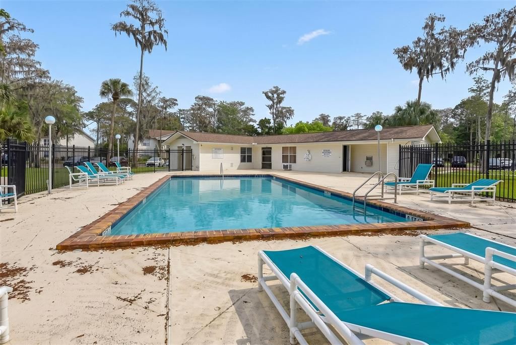 For Sale: $145,000 (2 beds, 2 baths, 833 Square Feet)