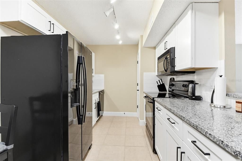 For Sale: $145,000 (2 beds, 2 baths, 833 Square Feet)