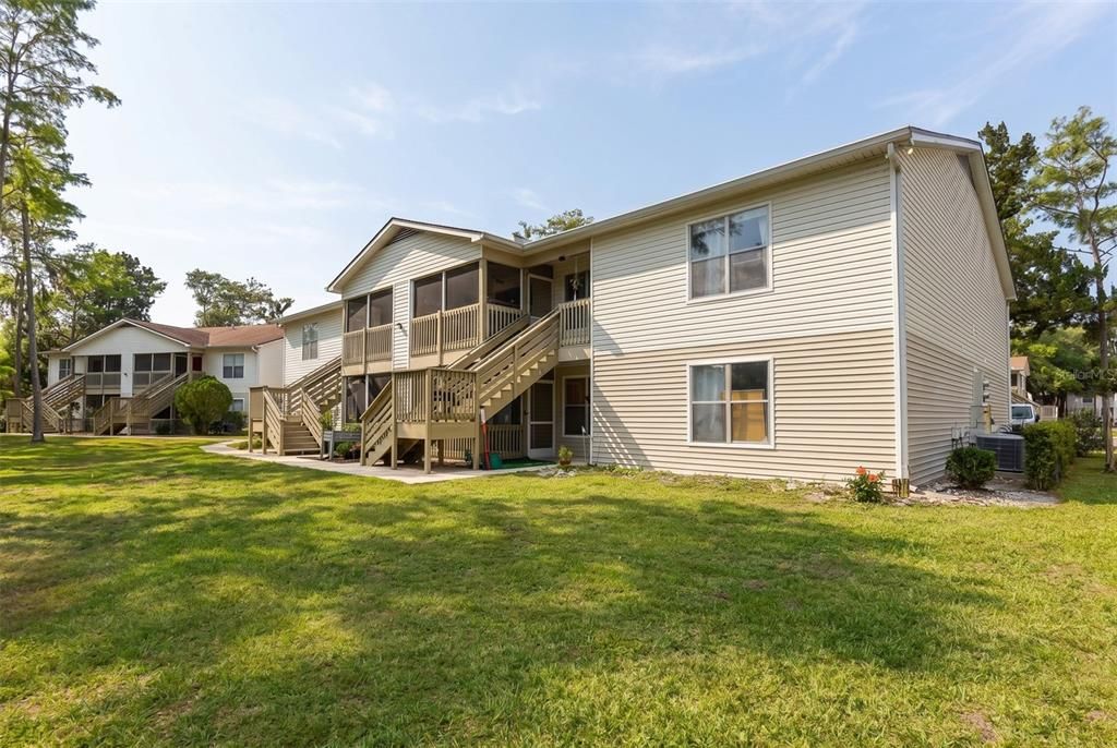 For Sale: $145,000 (2 beds, 2 baths, 833 Square Feet)
