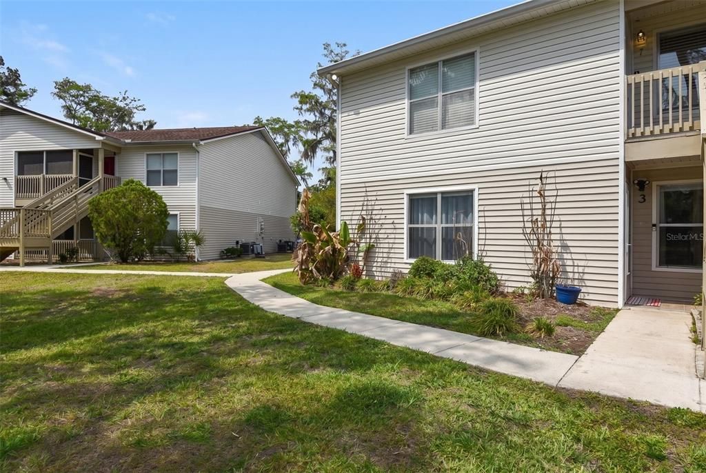 For Sale: $145,000 (2 beds, 2 baths, 833 Square Feet)