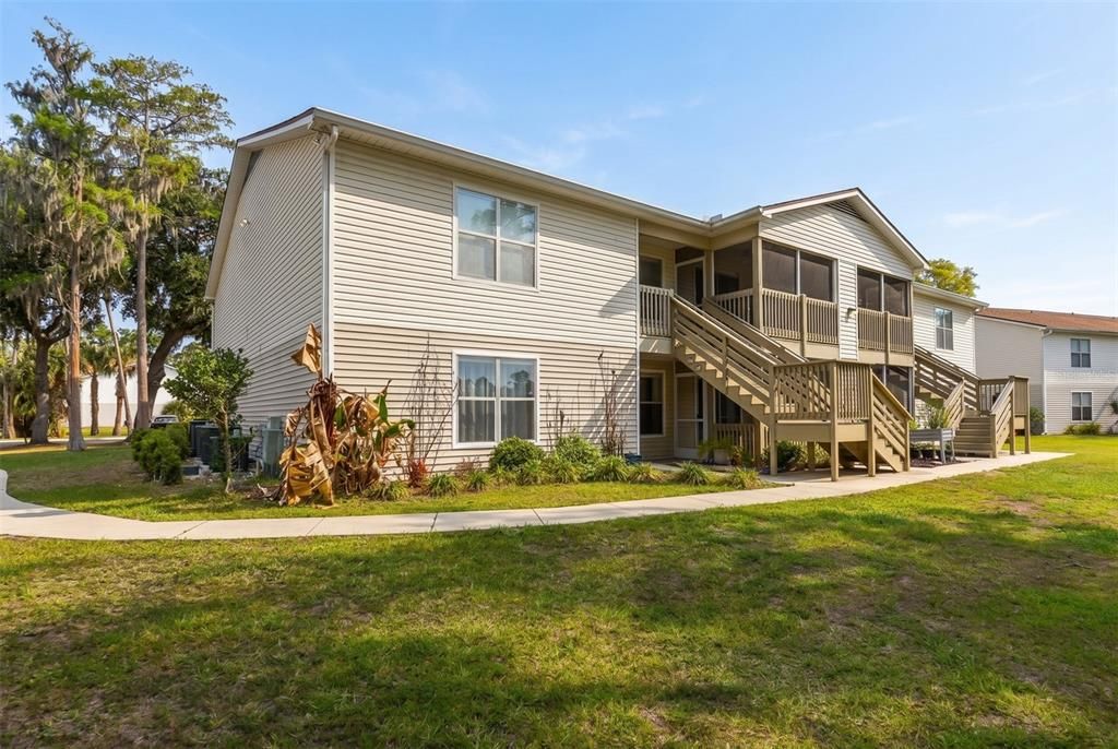For Sale: $145,000 (2 beds, 2 baths, 833 Square Feet)