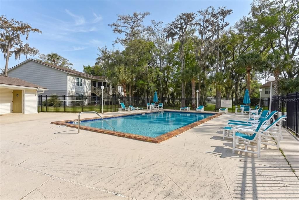 For Sale: $145,000 (2 beds, 2 baths, 833 Square Feet)