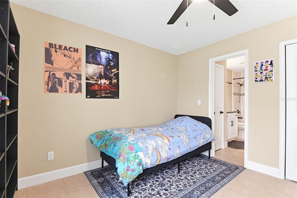 For Sale: $145,000 (2 beds, 2 baths, 833 Square Feet)