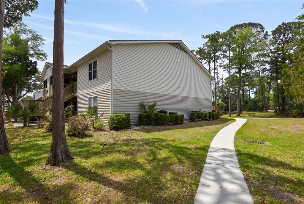For Sale: $145,000 (2 beds, 2 baths, 833 Square Feet)