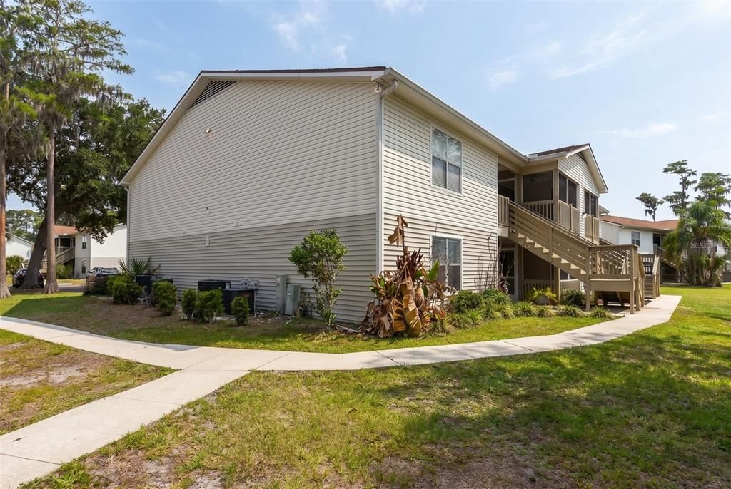 For Sale: $145,000 (2 beds, 2 baths, 833 Square Feet)