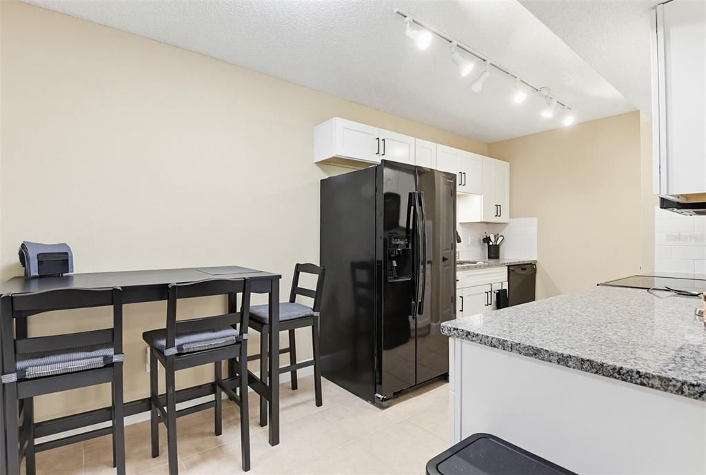 For Sale: $145,000 (2 beds, 2 baths, 833 Square Feet)