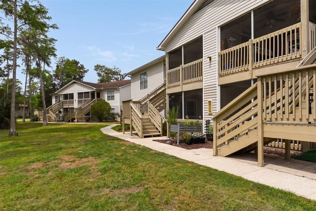 For Sale: $145,000 (2 beds, 2 baths, 833 Square Feet)