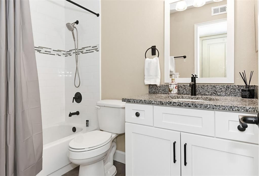 For Sale: $145,000 (2 beds, 2 baths, 833 Square Feet)