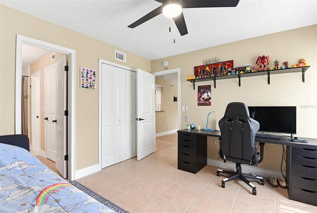 For Sale: $145,000 (2 beds, 2 baths, 833 Square Feet)