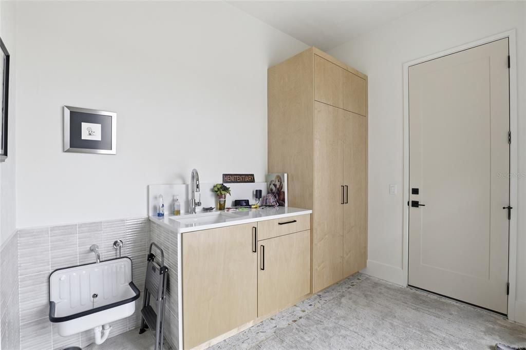 For Sale: $849,900 (3 beds, 2 baths, 2581 Square Feet)