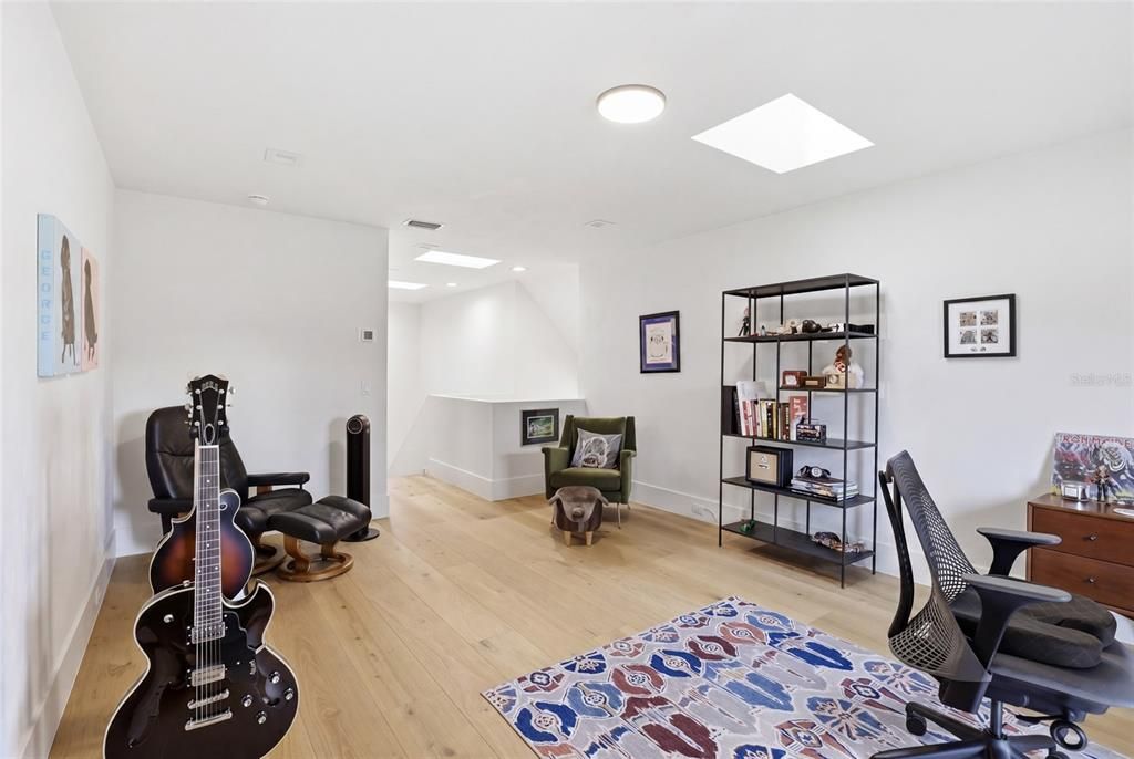 For Sale: $849,900 (3 beds, 2 baths, 2581 Square Feet)