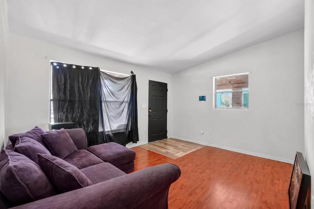 En Venta: $180,000 (2 camas, 1 baños, 952 Pies cuadrados)