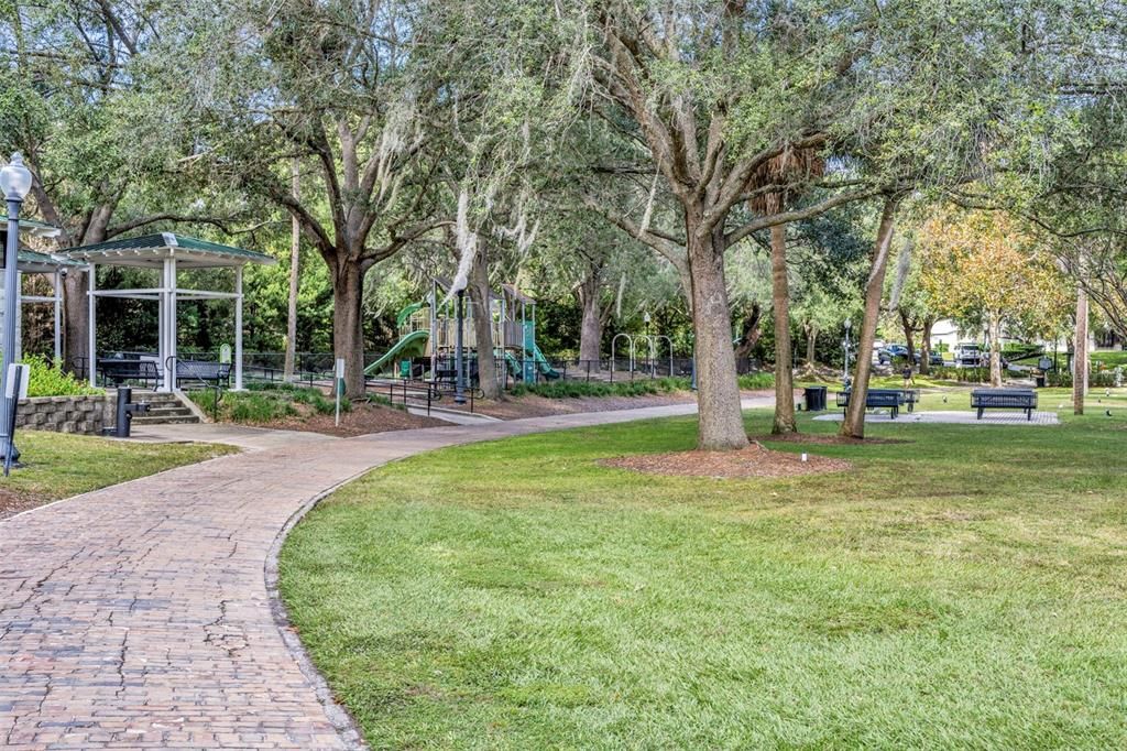 Activo con contrato: $1,489,000 (4 camas, 3 baños, 3797 Pies cuadrados)