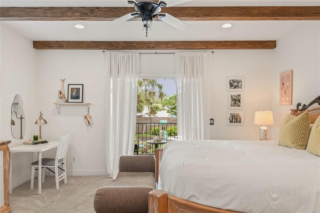 Activo con contrato: $1,489,000 (4 camas, 3 baños, 3797 Pies cuadrados)