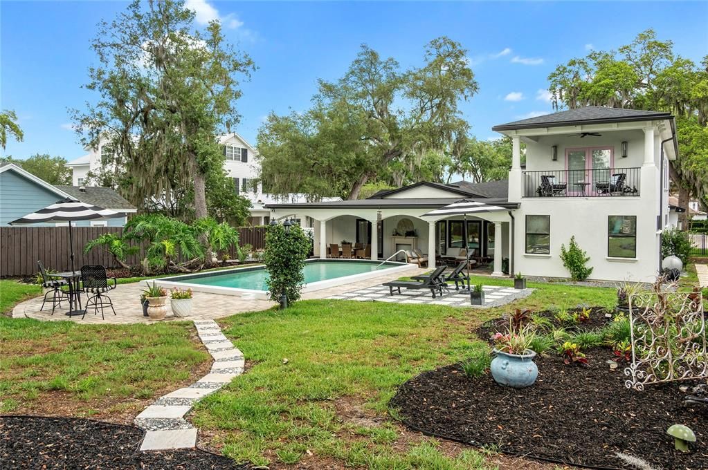 Activo con contrato: $1,489,000 (4 camas, 3 baños, 3797 Pies cuadrados)