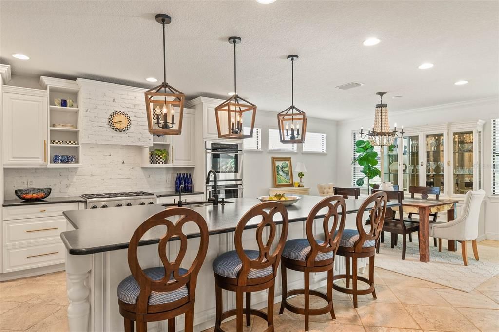 Activo con contrato: $1,489,000 (4 camas, 3 baños, 3797 Pies cuadrados)