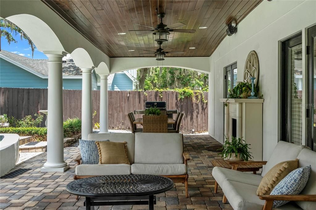 Activo con contrato: $1,489,000 (4 camas, 3 baños, 3797 Pies cuadrados)