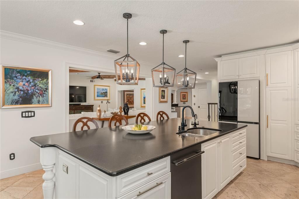 Activo con contrato: $1,489,000 (4 camas, 3 baños, 3797 Pies cuadrados)