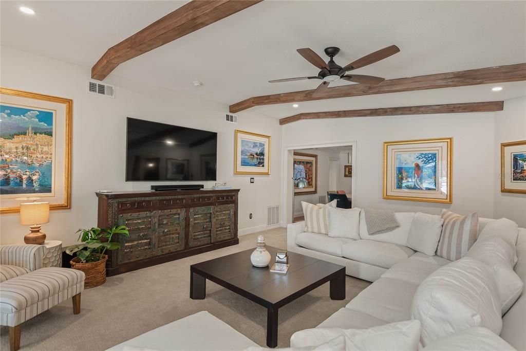 Activo con contrato: $1,489,000 (4 camas, 3 baños, 3797 Pies cuadrados)