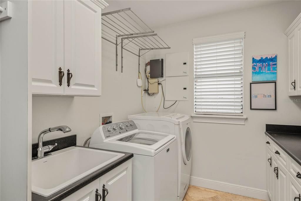 Activo con contrato: $1,489,000 (4 camas, 3 baños, 3797 Pies cuadrados)