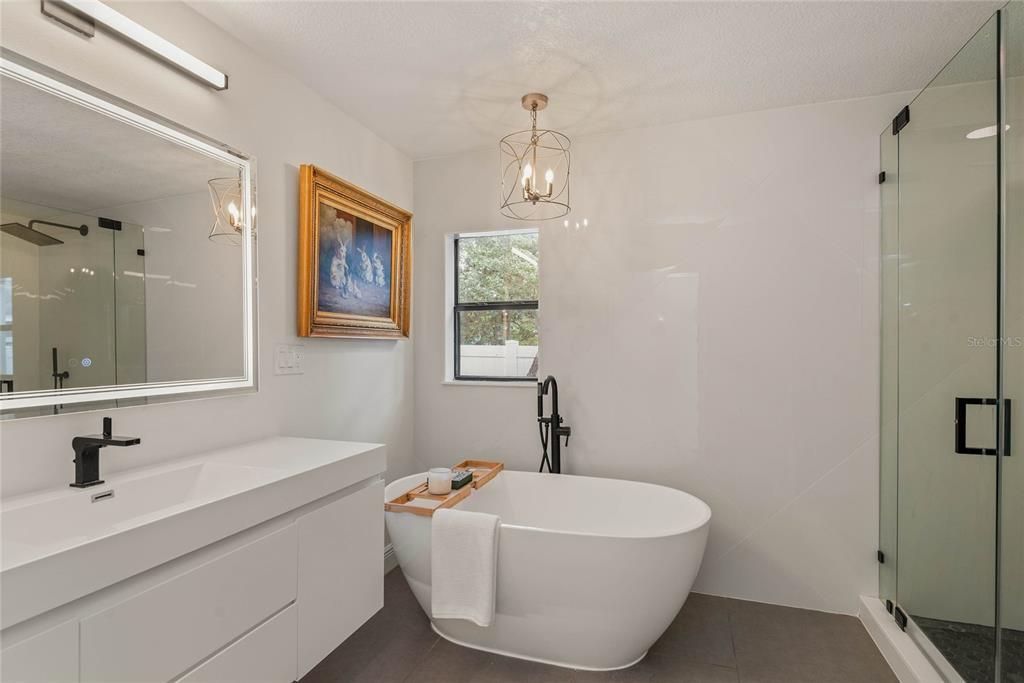 Activo con contrato: $1,489,000 (4 camas, 3 baños, 3797 Pies cuadrados)