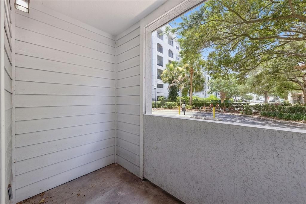Active With Contract: $128,900 (1 beds, 1 baths, 744 Square Feet)