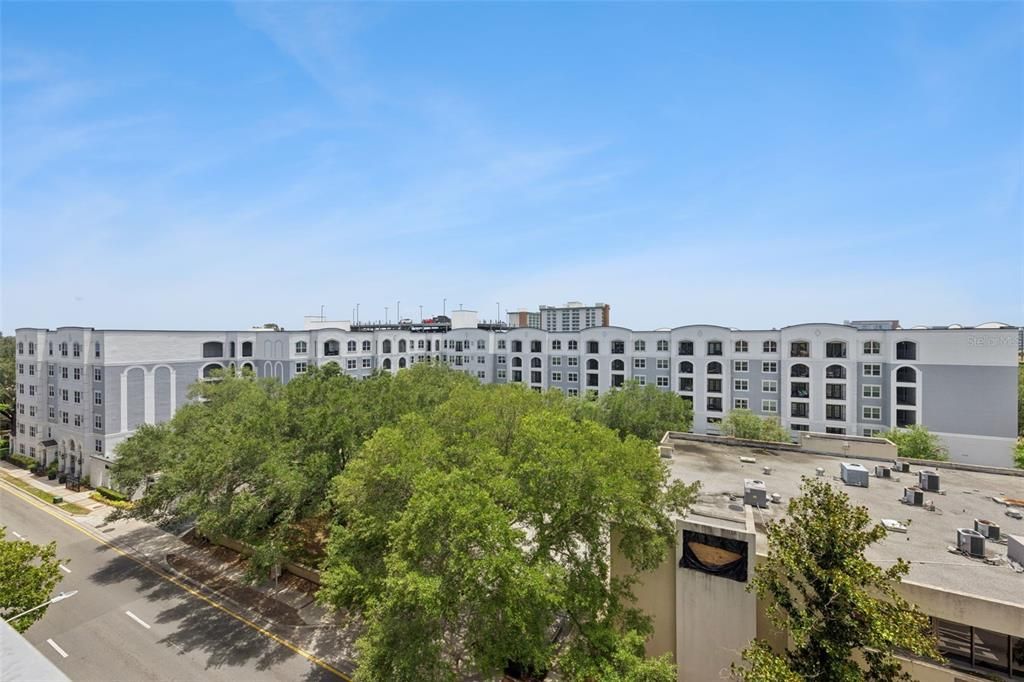 Active With Contract: $128,900 (1 beds, 1 baths, 744 Square Feet)
