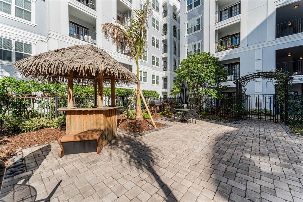 Active With Contract: $128,900 (1 beds, 1 baths, 744 Square Feet)
