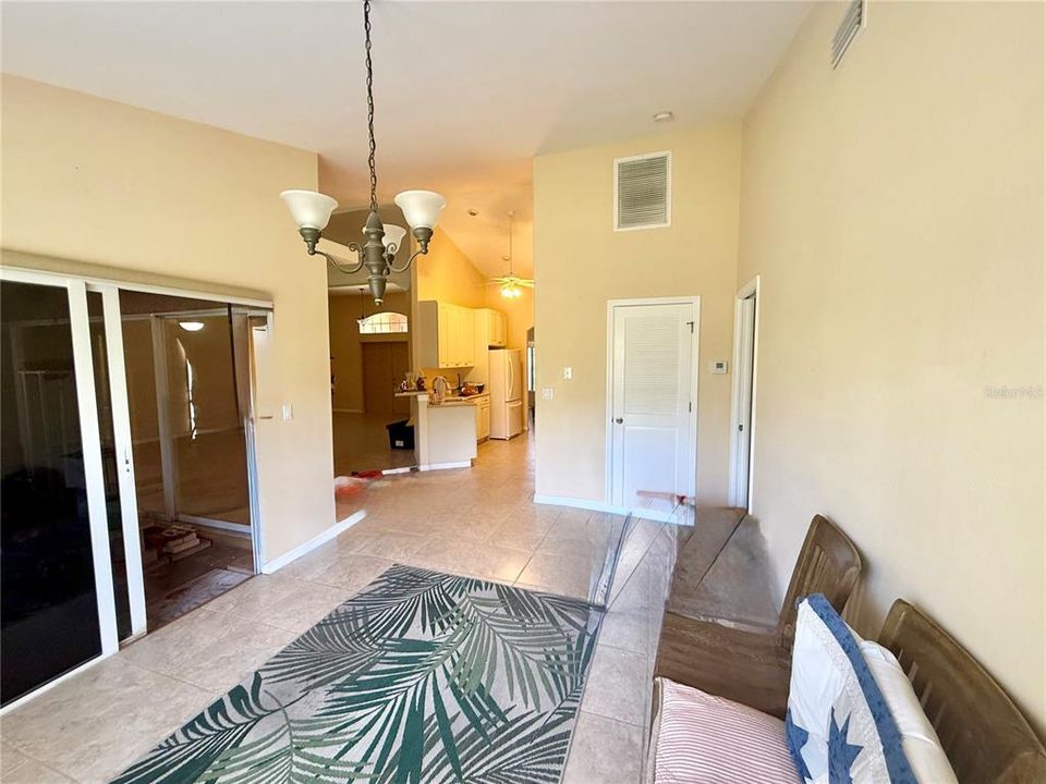 Activo con contrato: $245,000 (3 camas, 2 baños, 1780 Pies cuadrados)