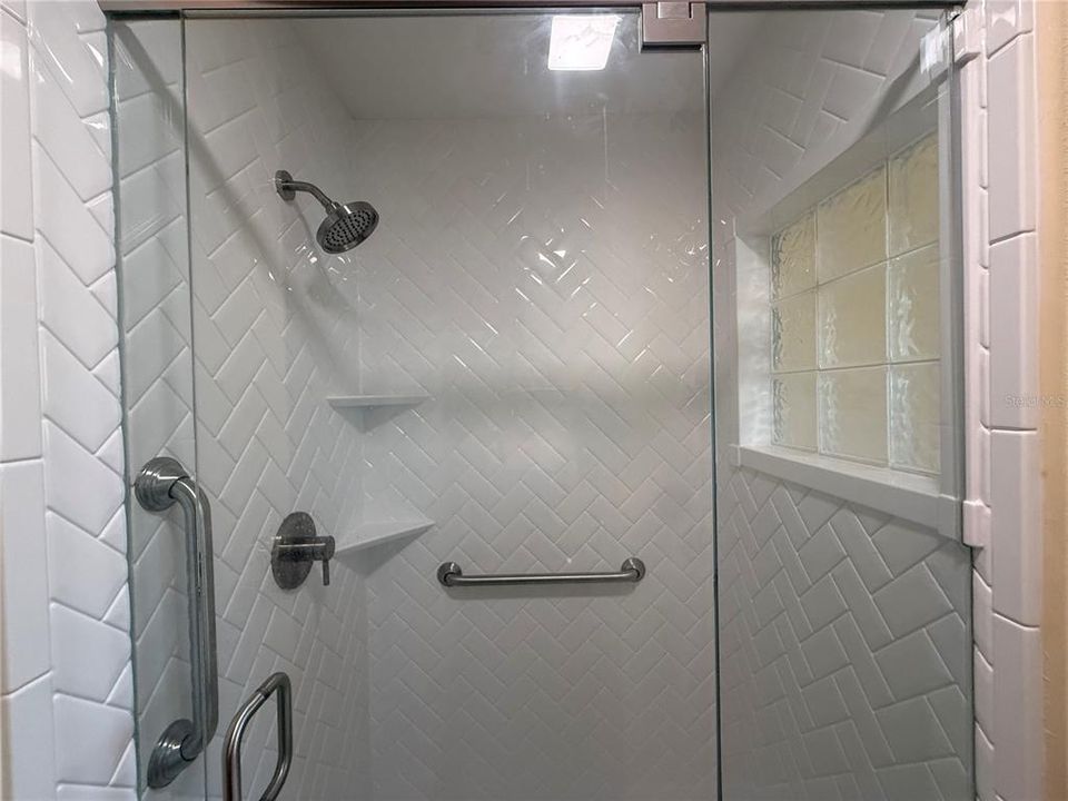 Activo con contrato: $245,000 (3 camas, 2 baños, 1780 Pies cuadrados)