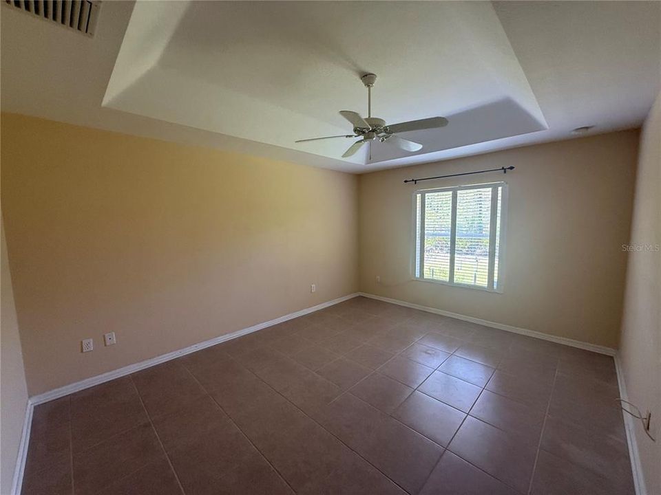 Activo con contrato: $245,000 (3 camas, 2 baños, 1780 Pies cuadrados)