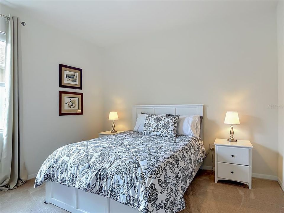 Activo con contrato: $429,000 (4 camas, 2 baños, 2059 Pies cuadrados)